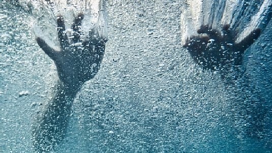 Gurugram 26yearold youth drowns while taking selfie in lake